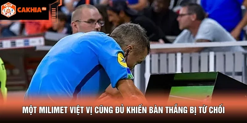 VAR Là Gì - Công Nghệ Đổi Thay Cách Trọng Tài Cầm Còi 3 Một milimet việt vị cũng đủ khiến bàn thắng bị từ chối